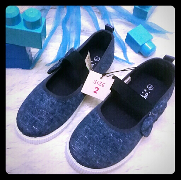 Midwood Brands Other - 🍁3/$39🍁MIDWOOD BRANDS SLIP ON GIRLS SHOES  Sz 2